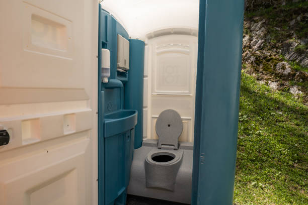 Best Porta potty rental near me  in Saginaw, MI